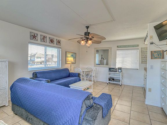 5th image of 900 Wesley Ave #221