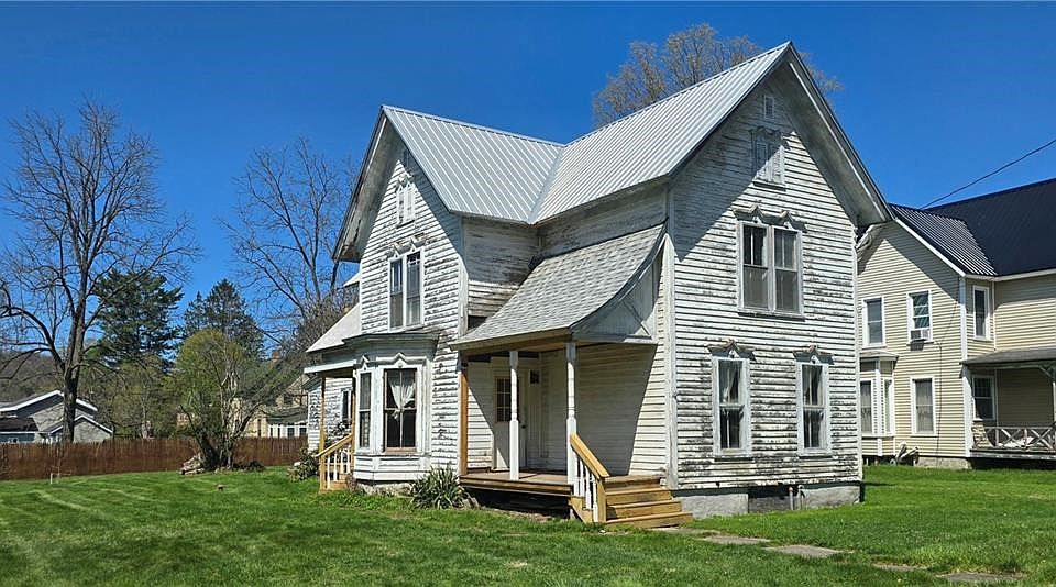 1st image of 12 Charlesworth Ave