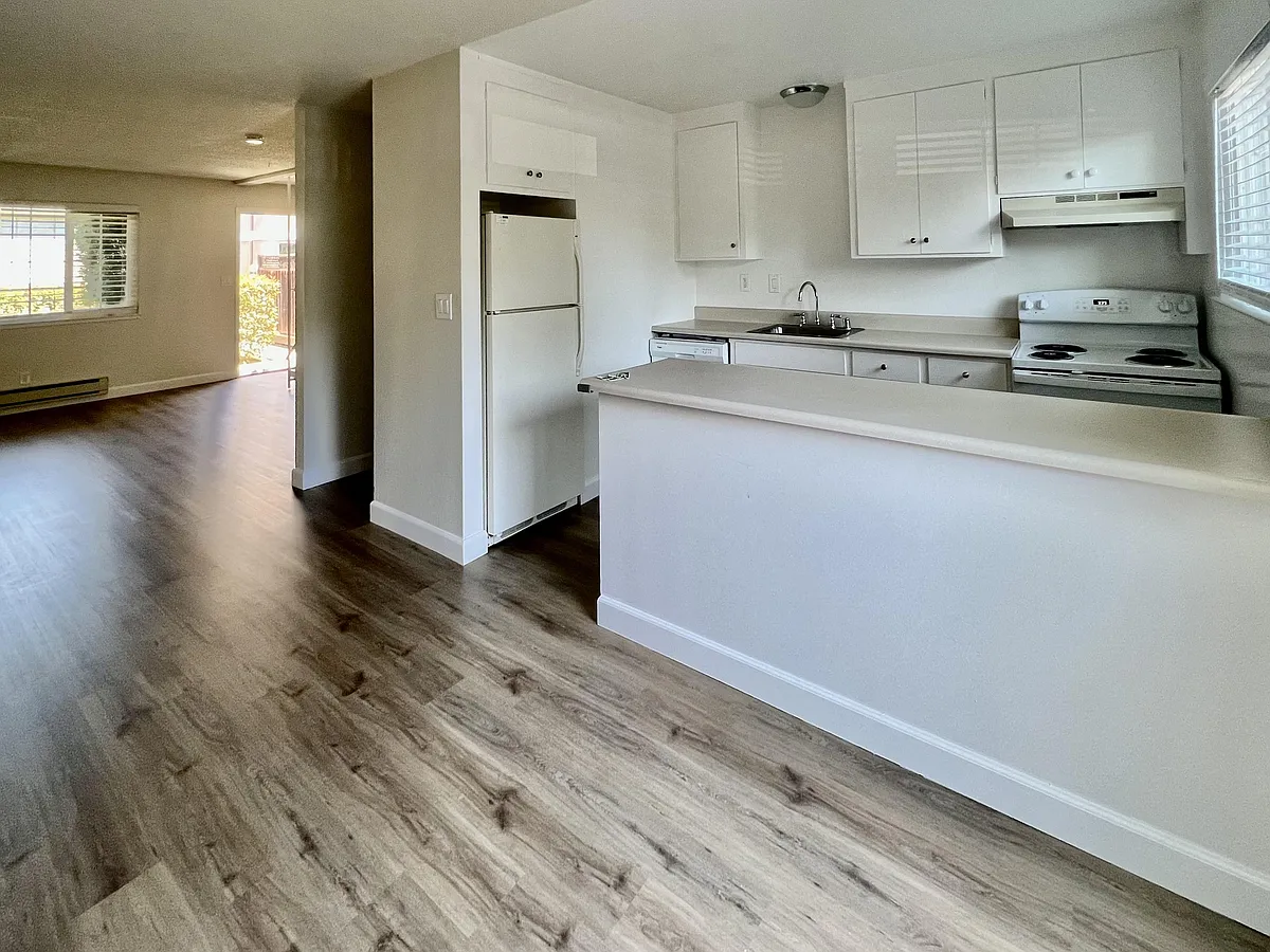 Building Photo - Deodar Townhomes