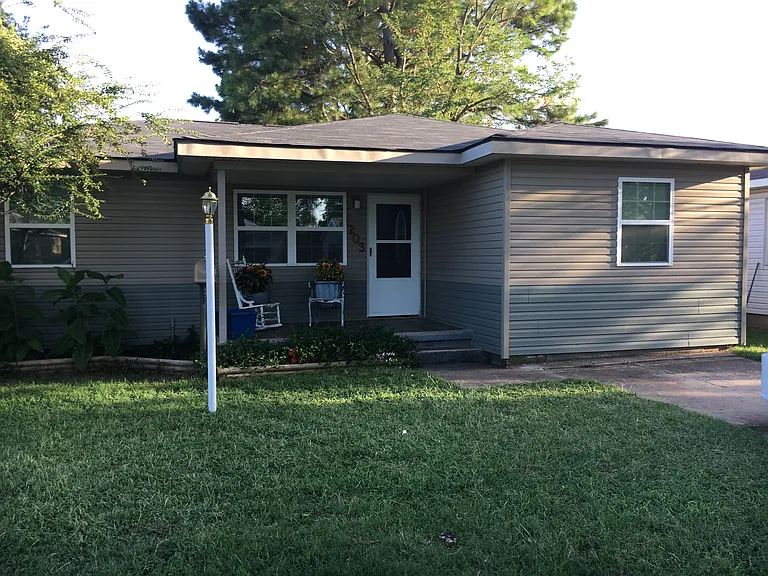 1203 Carol Dr — Photo 1