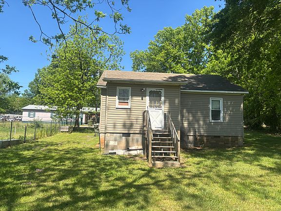 2nd image of 112 Moss St