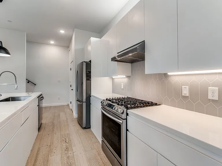 1505 N Garrett Ave #105 — Photo 4