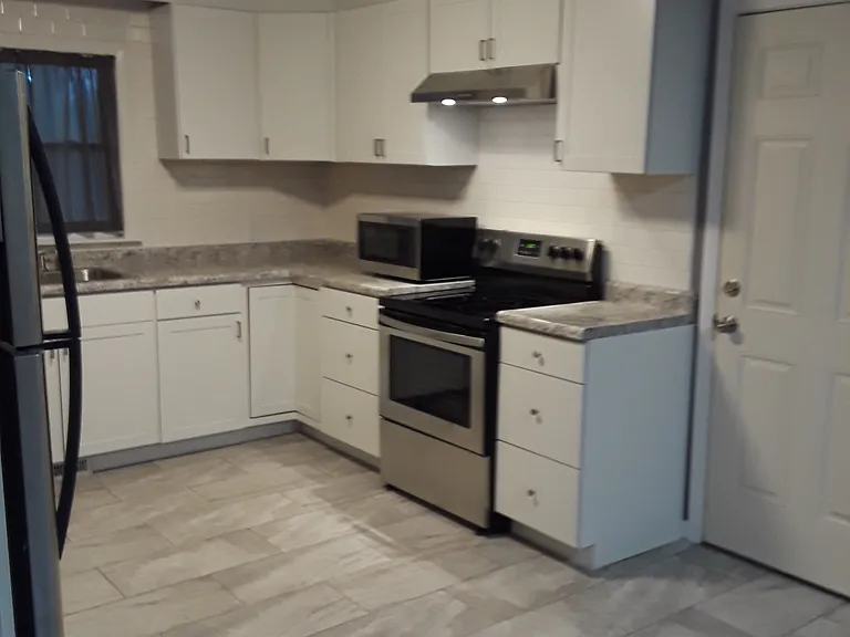 485 S Bresee Ave — Photo 5