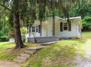 1220 Hostler Rd, Harpers Ferry, WV 25425