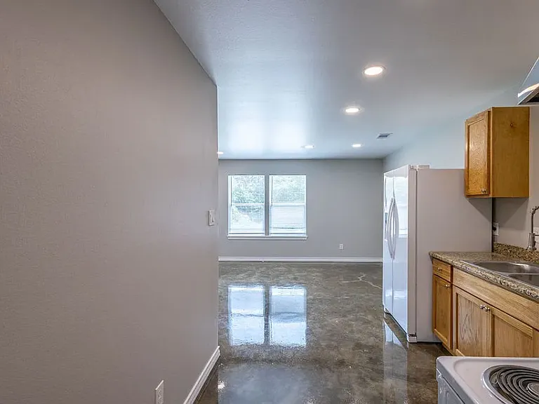 1316 Powers St #102 — Photo 6