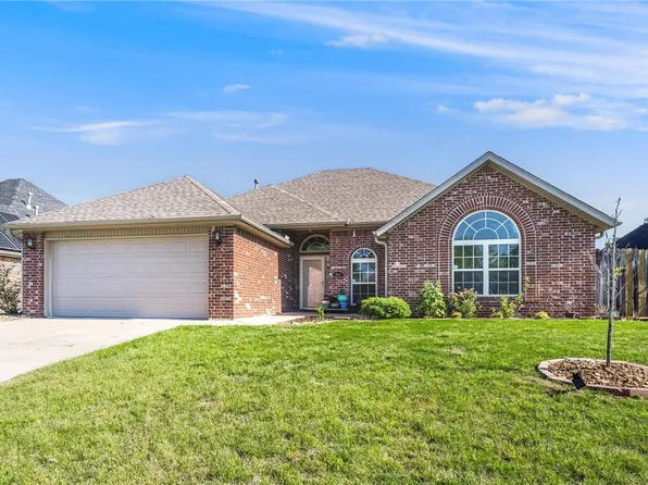 303 W Camden Dr, Rogers, AR 72756