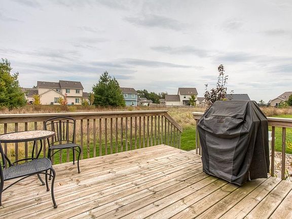 4th image of 1065 Bellflower Dr