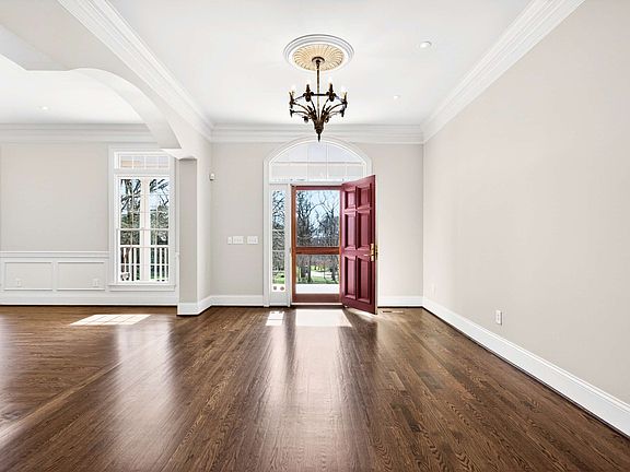 4th image of 1228 Mary Helen Dr