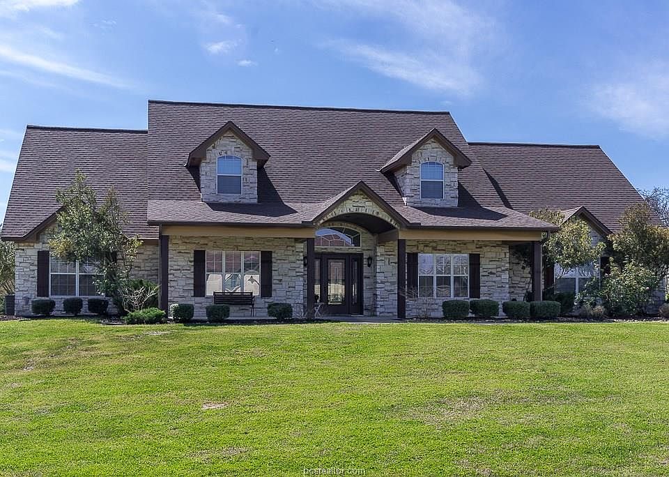 1st image of 9357 King Oaks Dr