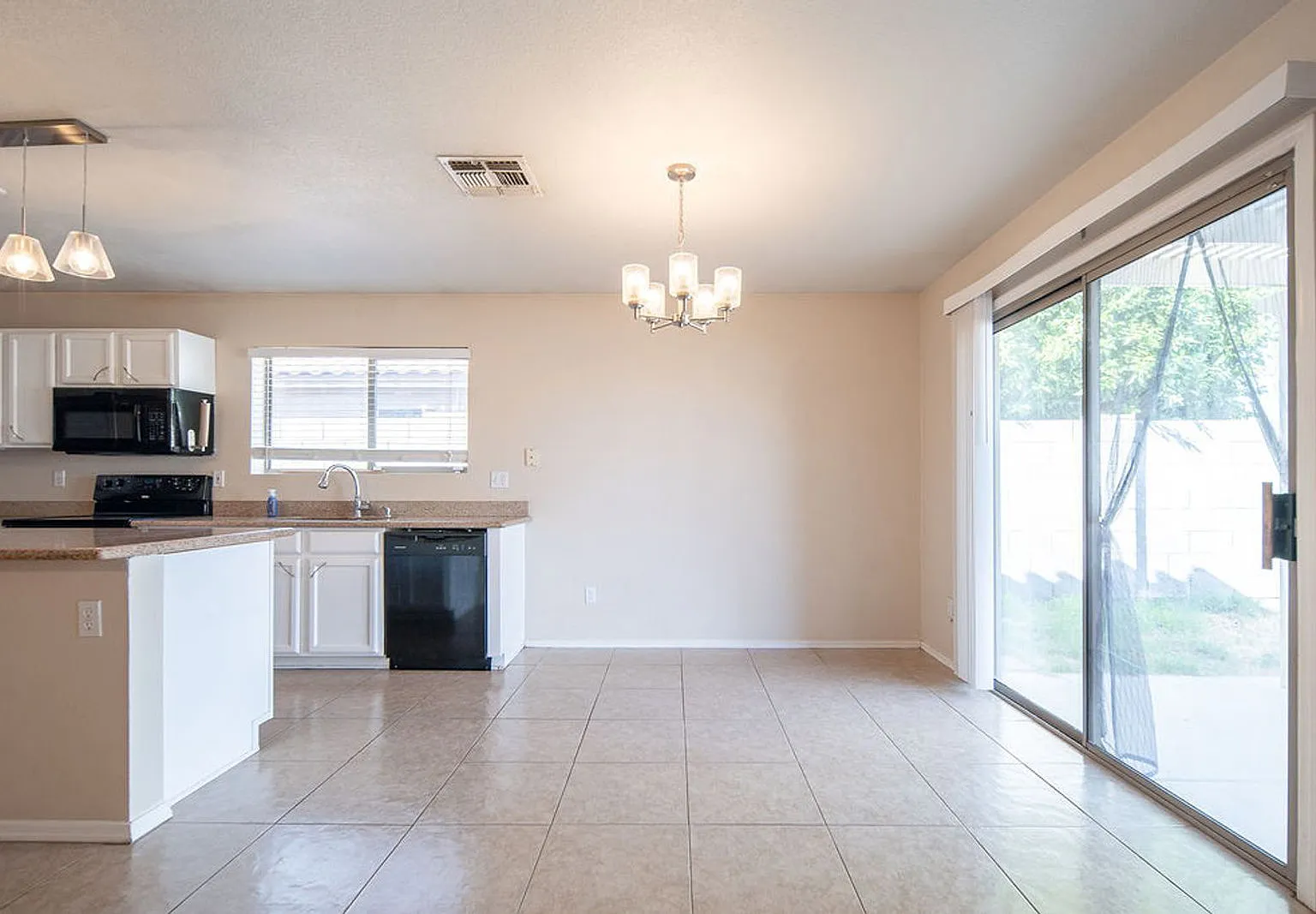 3 bed, 2.0 bath, 1674 sqft, $1,850 — Photo 4