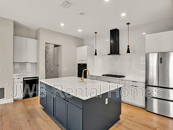4th image of 274 Daydream Ave