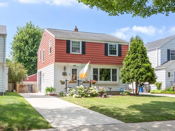 4781 North Diversey BOULEVARD, Whitefish Bay, WI 53211