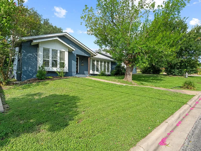 2505 Wilke Dr — Photo 1