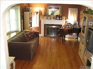 2nd image of 9 Lincoln Pl