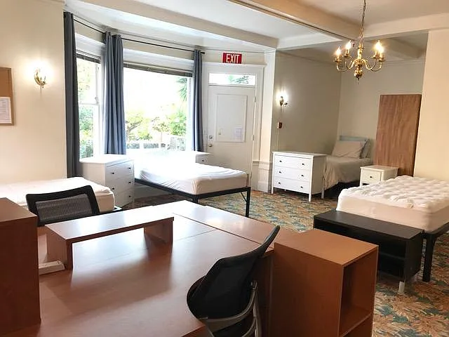 Huge 1st floor triple or quad with private bath