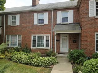 192 Green Bay Rd, Glencoe, IL