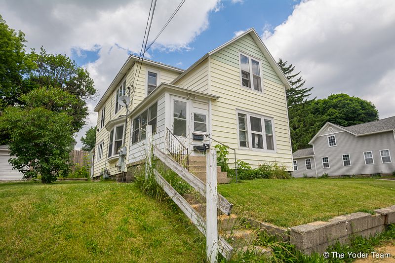 1st image of 427 Spencer St NE