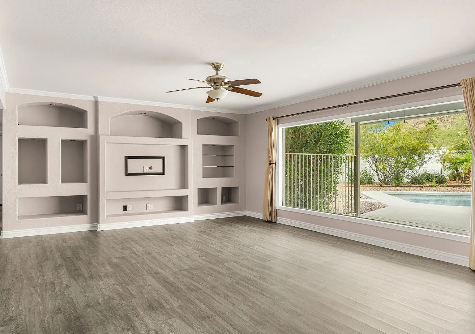 3 bed, 3.0 bath, 2704 sqft, $6,750 — Photo 4