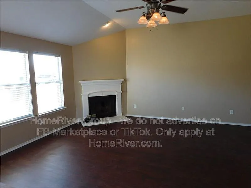 3 bed, 2.0 bath, 1595 sqft, $2,000 — Photo 2