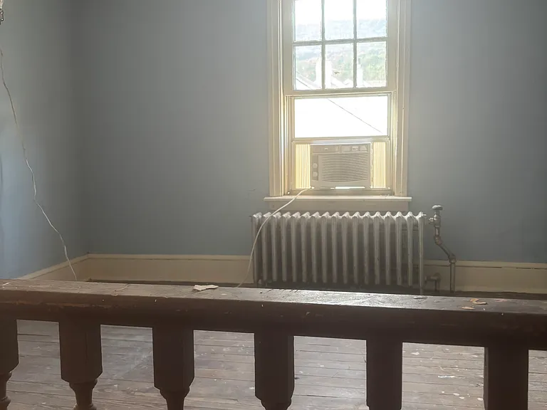 221 East St — Photo 20