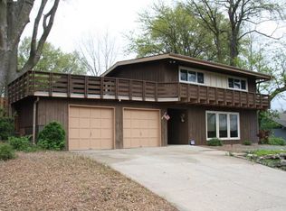 599 Rockledge Rd, Lawrence, KS 66049