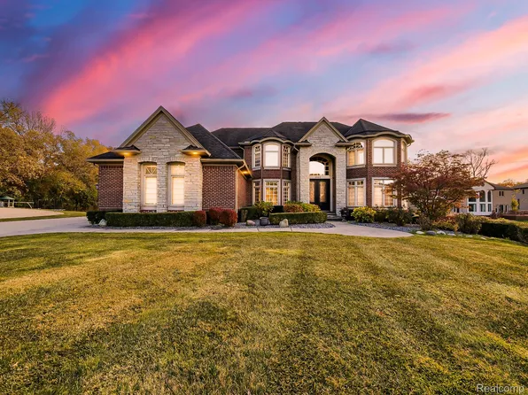 2953 Squire Ct, Troy, MI 48098