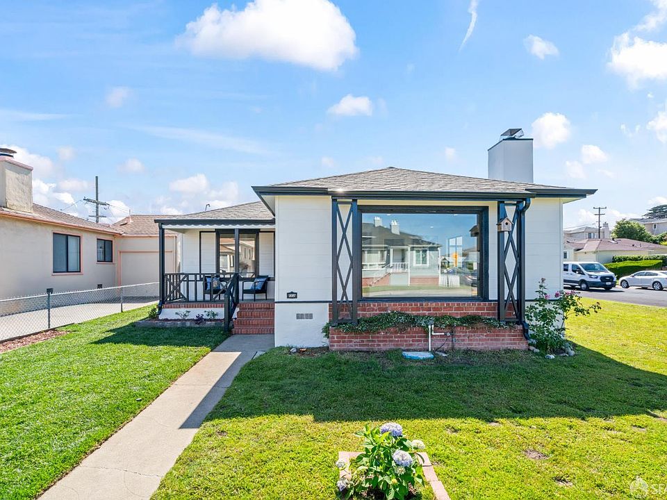 1st image of 235 Pinehurst Way