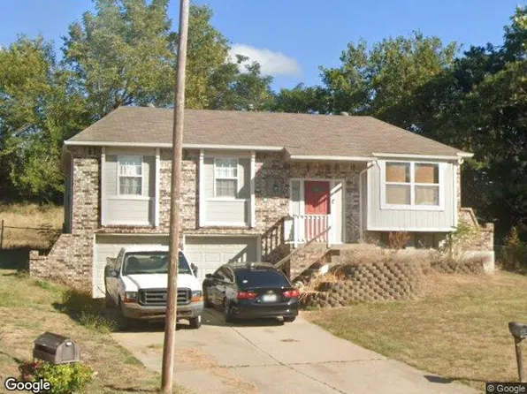 1613 NW Danbury Ct, Blue Springs, MO 64015