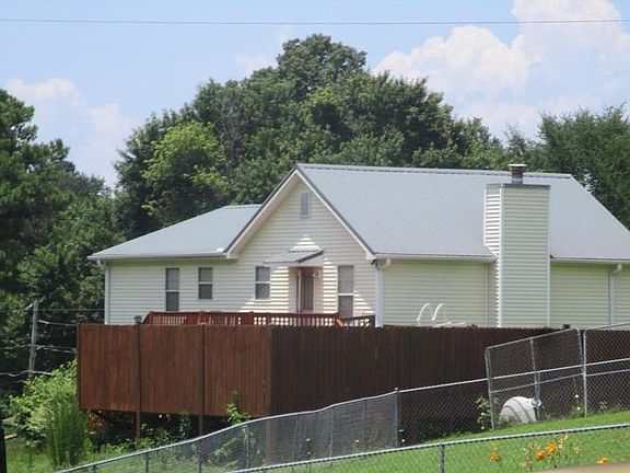 2nd image of 1516 Maple Dr