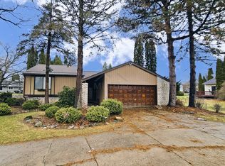 5231 Bantry Dr, West Bloomfield, MI 48322