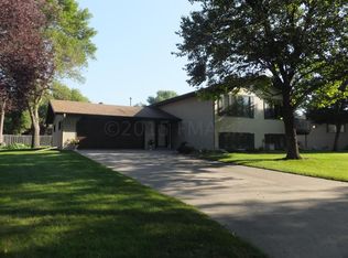 402 Dale Ave, Moorhead, MN 56560