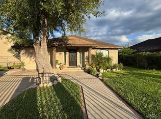 204 N Castillos Y Diamantes St, Mission, TX 78572