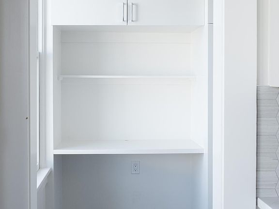 3rd image of 519 Lombard St