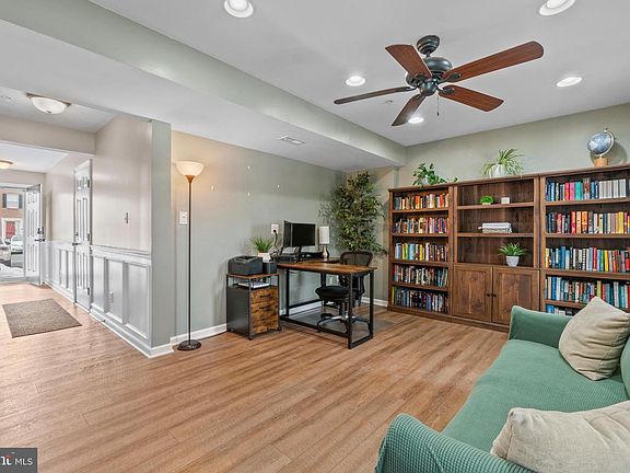 4th image of 305 Esther Dr