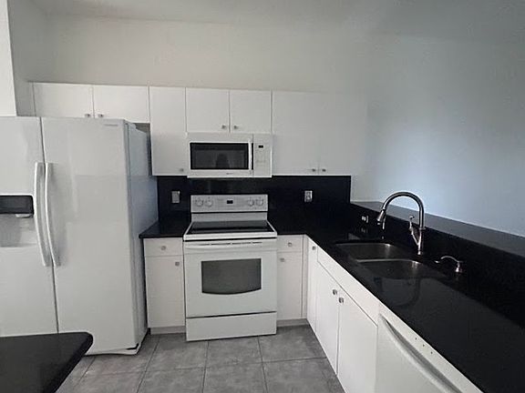 3rd image of 3602 Skyline Blvd APT 205