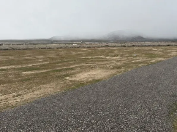 3921 S Lookout Ave, Pahrump, NV 89048