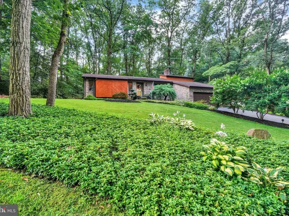 2698 Forest Rd, York, PA 17402