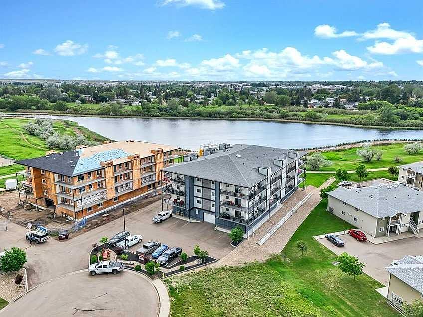 1st image of 499 Meadow Lake Ct S #301