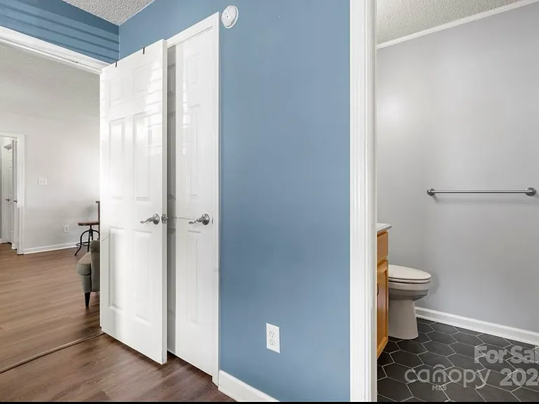 1428 Midlake Ave — Photo 20