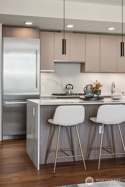 5th image of 800 Columbia Street #2609