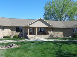 610 Midaro Dr, Grand Island, NE 68801