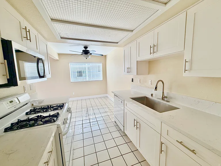 5152 Dunbar Dr #D — Photo 3