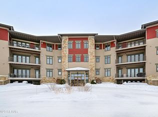 6100 Kings View Dr APT 304, Grand Forks, ND 58201