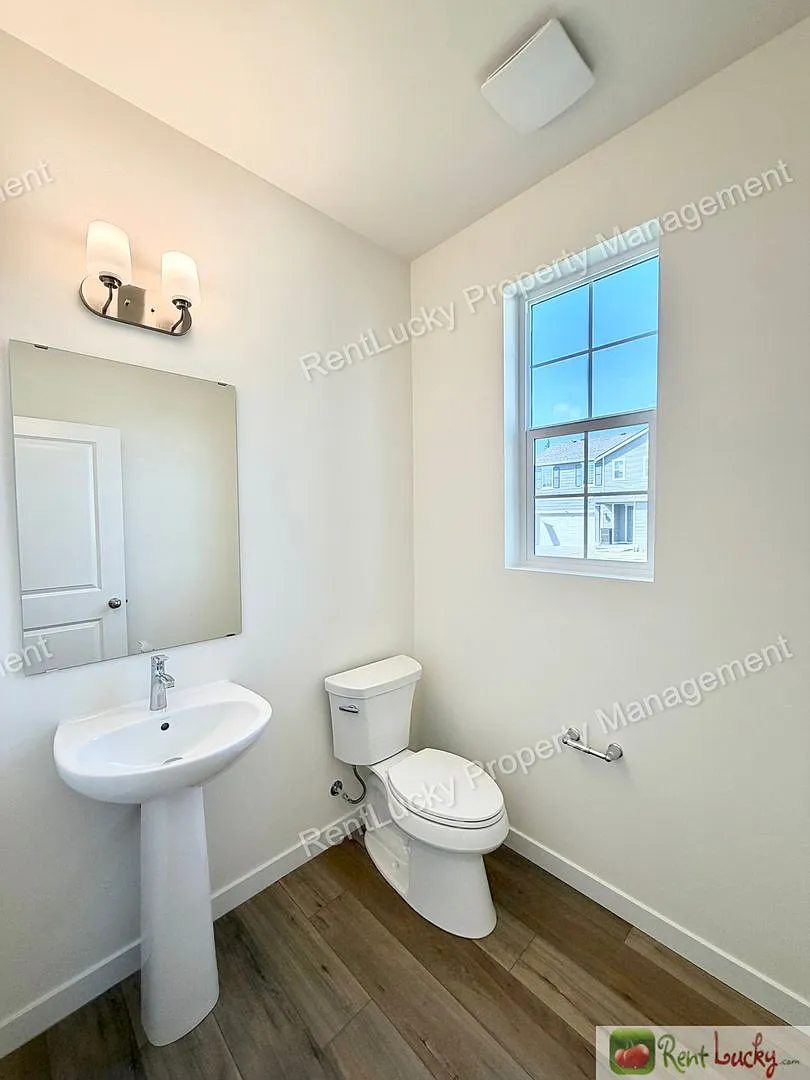 Newly Constructed 4 Bedroom Home in Bonney Lake with Mt. Rainier Views! — Photo 4