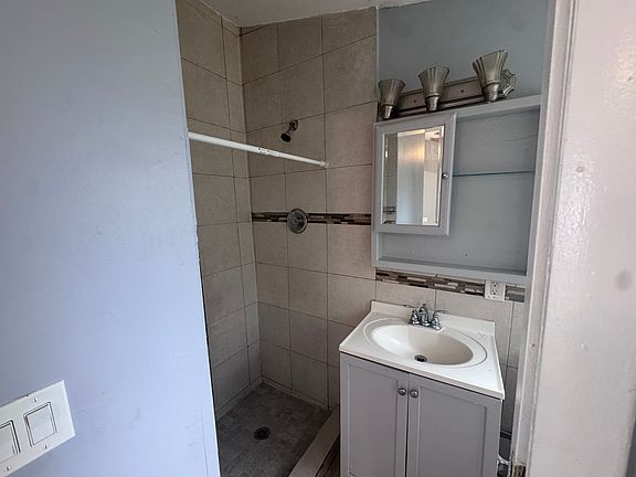 2nd image of 4588 Iris St Unit C