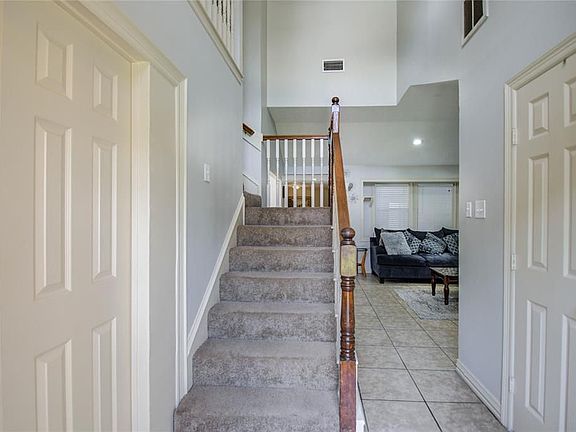 3rd image of 12143 Creekhurst Dr