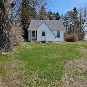 329 Jay St, Saint Charles, MI, 48655