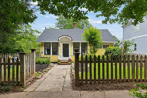15 Branham St NE Photo 1