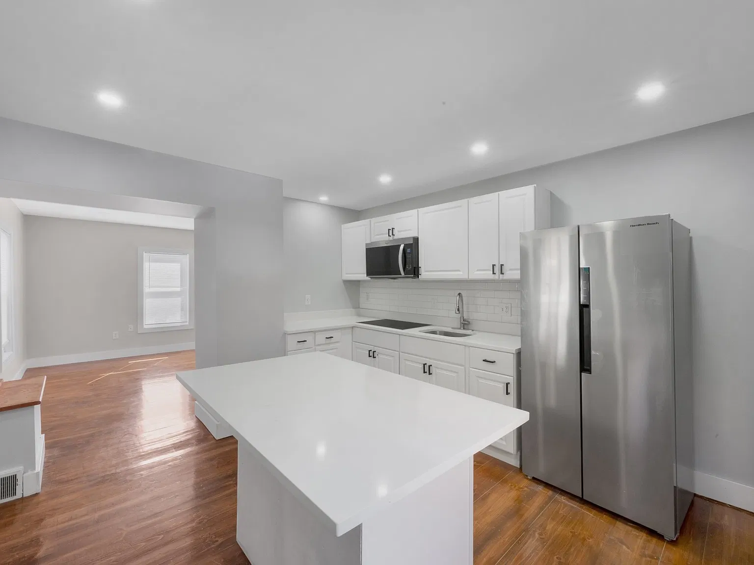 2 bed, 1.0 bath, 940 sqft, $2,200 — Photo 1