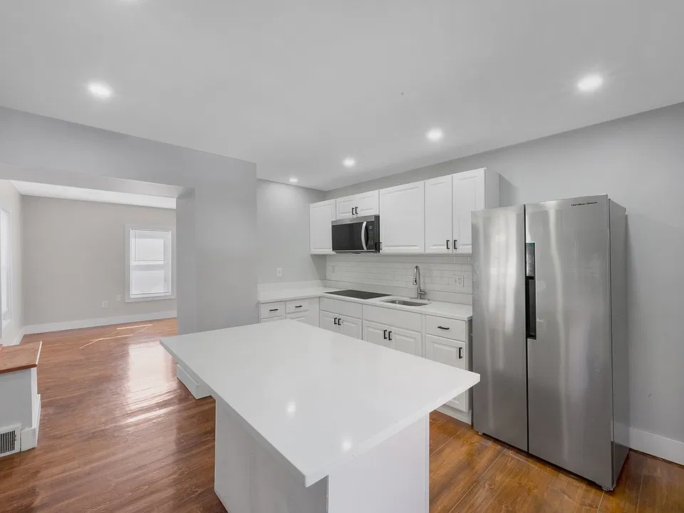 16 Grand St #B